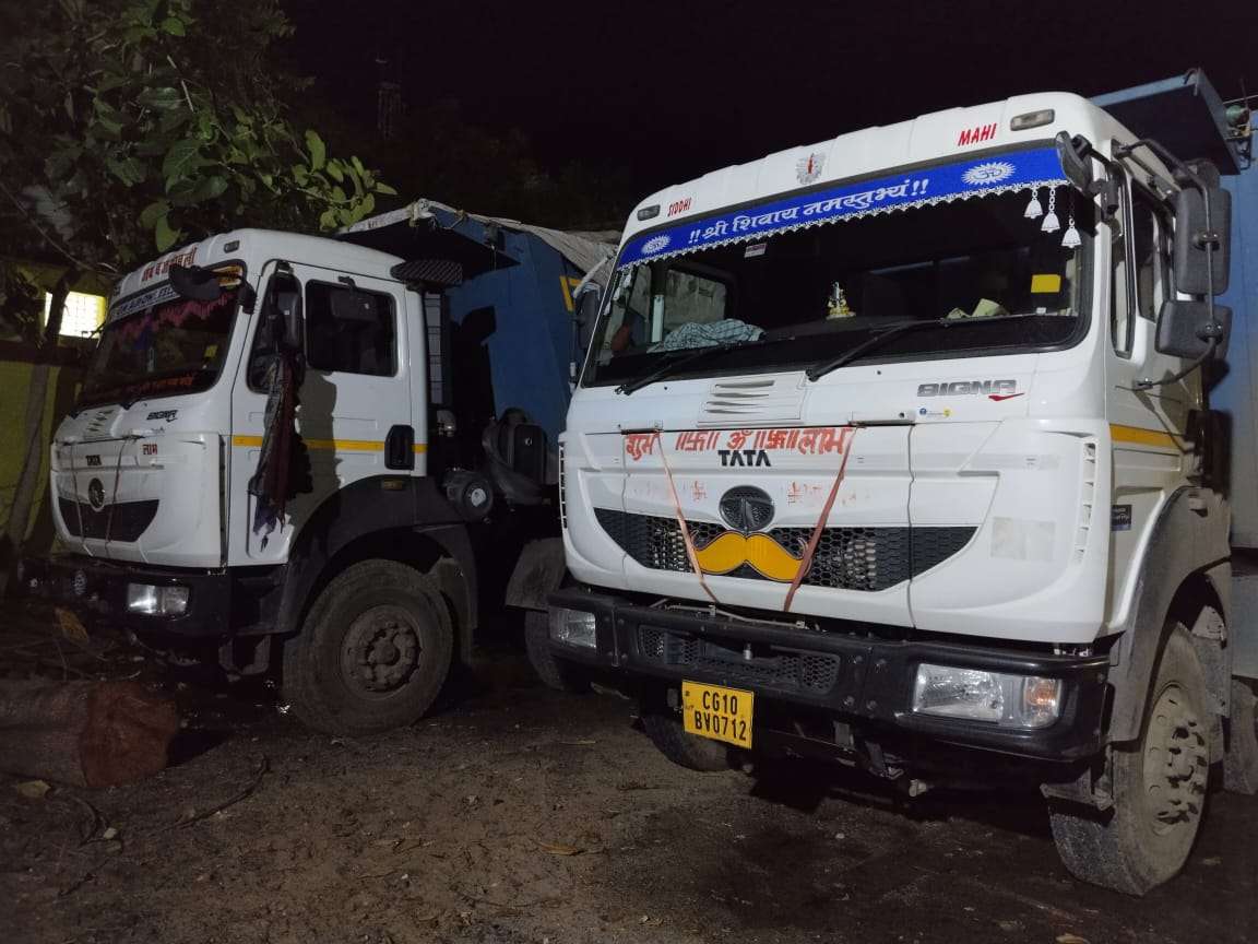 शिवरीनारायण में रेत चोरी पर सख्त कार्रवाई, चैन माउंटेन व तीन हाईवा जब्त