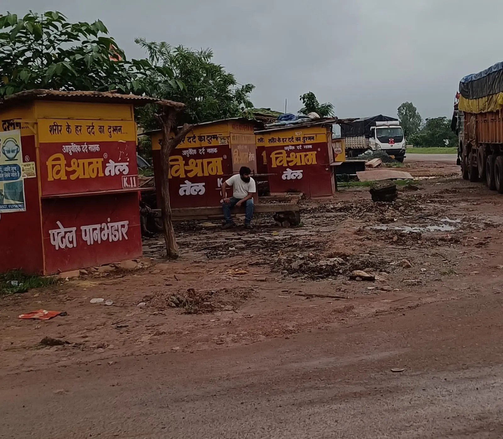 एनएचएआई ने हटाए दुकानदारों द्वारा अतिक्रमण कर लगाए छज्जे