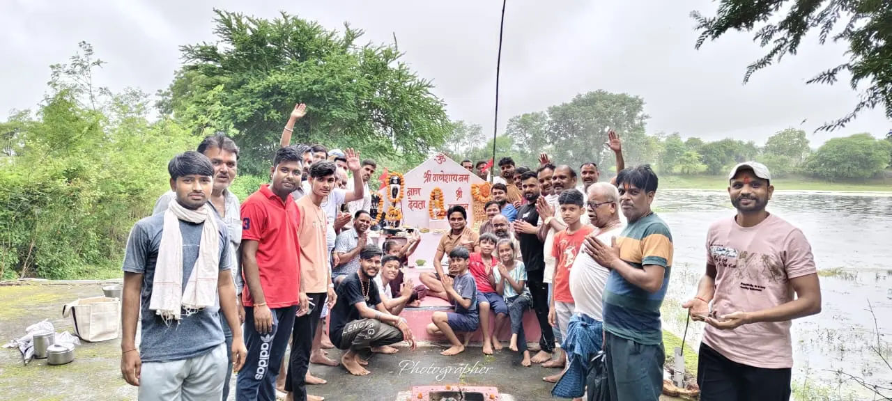 बरझा तालाब में हुआ नागदेवता का पूजन    धूमधाम से मनाया गया (नाग पंचमी) चौरसिया दिवस
