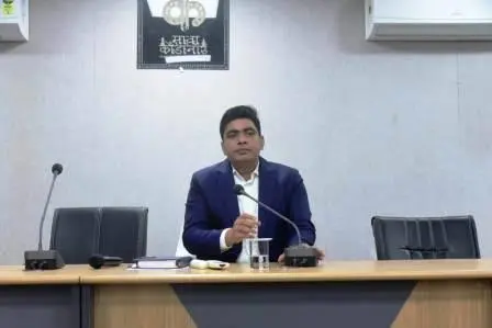 समाज कल्याण, अंत्यावसायी एवं श्रम विभाग की योजनाओं की समीक्षा बैठक सम्पन्न