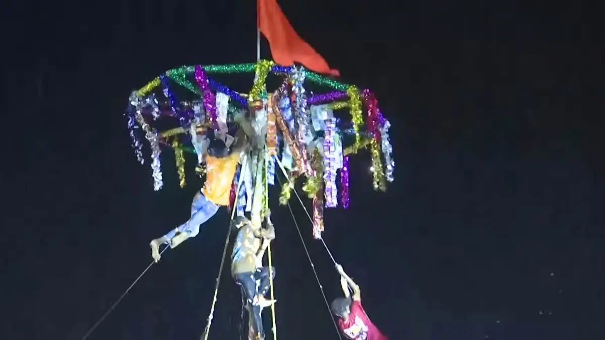 RAIPUR FESTIVAL NEWS: गुढ़ियारी मैदान में विशाल दही हांडी प्रतियोगिता, मुख्यमंत्री विष्णुदेव साय समेत दिग्गज नेता कार्यक्रम में  हुए शामिल देखें LIVE….