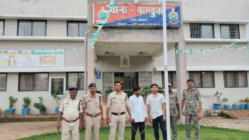 गरियाबंद पुलिस का शिकंजा : नशीली दवाइयों की तस्करी करने वाले दो आरोपी गिरफ्तार, मेडिकल स्टोर पर कार्रवाई