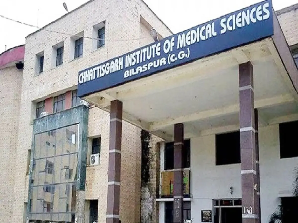 CG News : सिम्स में इलाज के दौरान दो महिलाओं की मौत पर बिफरे परिजन, नशे में धुत होकर किया हंगामा…