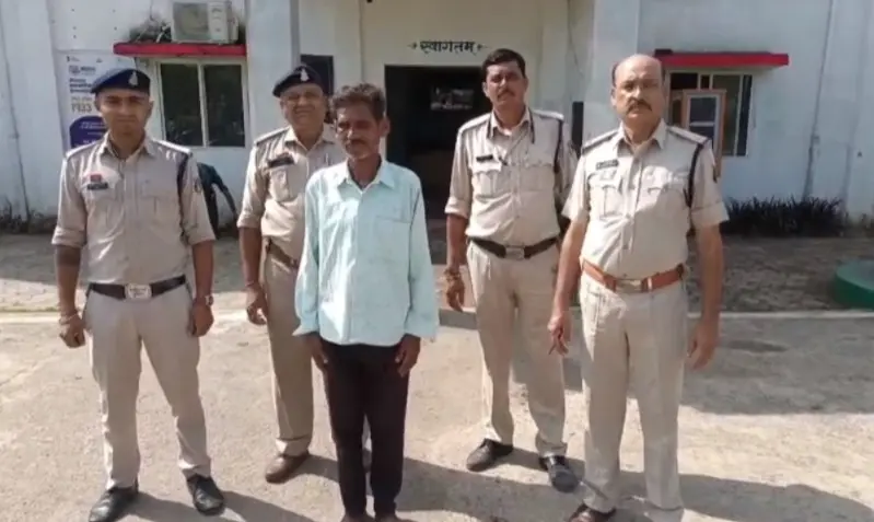  CG Crime : पुलिस की बड़ी कार्रवाई, गौवंश काटते आरोपी को रंगे हाथ पकड़ा
