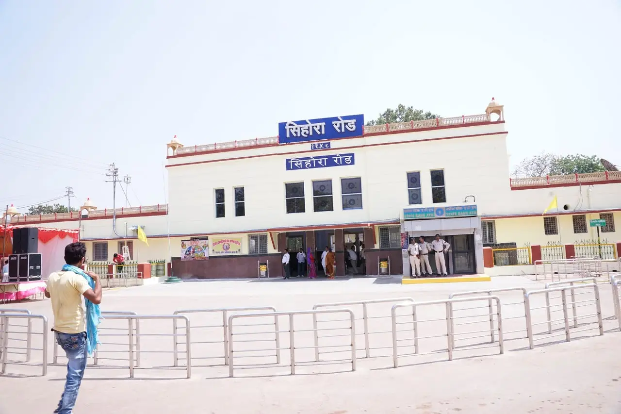अमृत भारत योजना में शामिल सिहोरा रोड स्टेशन अब भी अधूरी सुविधाओं से जूझ रहा यात्रियों ने अधूरे कार्यों, स्टॉपेज और सुरक्षा इंतज़ामों की कमी पर जताई नाराजगी, डीआरएम को लिखा पत्र