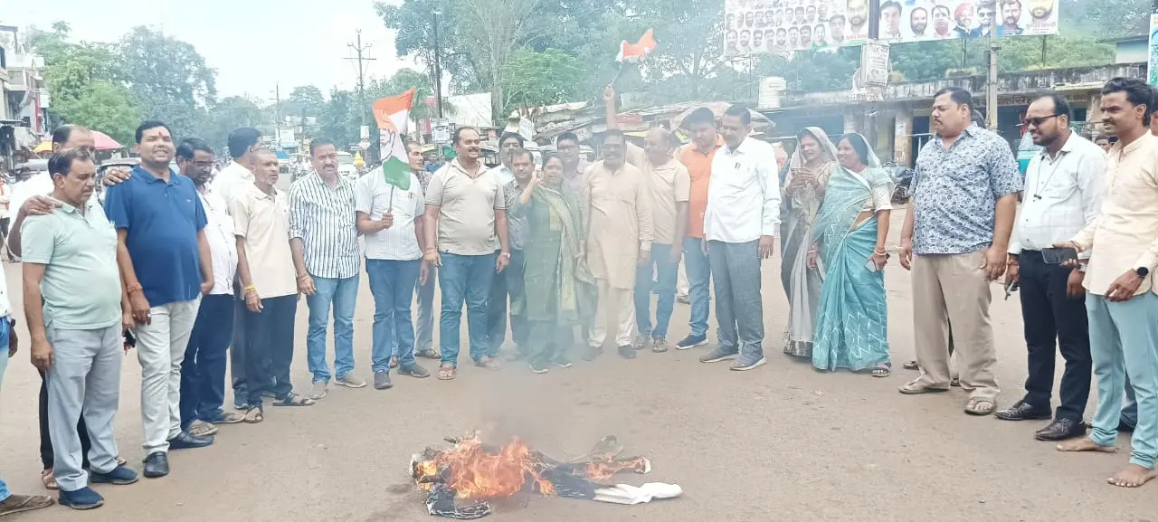 कैलाश विजयवर्गीय का पुतला फूंका