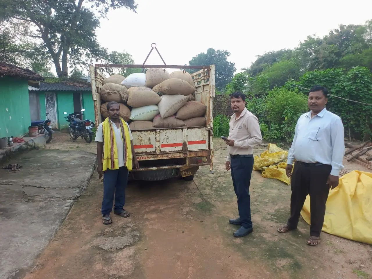 Gariaband News : धान तस्करी पर बड़ी कार्रवाई, तहसीलदार ने पकड़ी 55 बोरी अवैध धान से भरी पिकअप