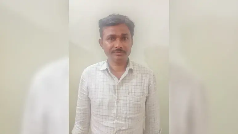 BJP का मंडल अध्यक्ष की निकल गई हेकड़ी छेड़छाड़  के मामले में पुलिस ने किया गिरफ्तार, पानी पीने के बहाने आदिवासी महिला के घर में घुसा था नेता 