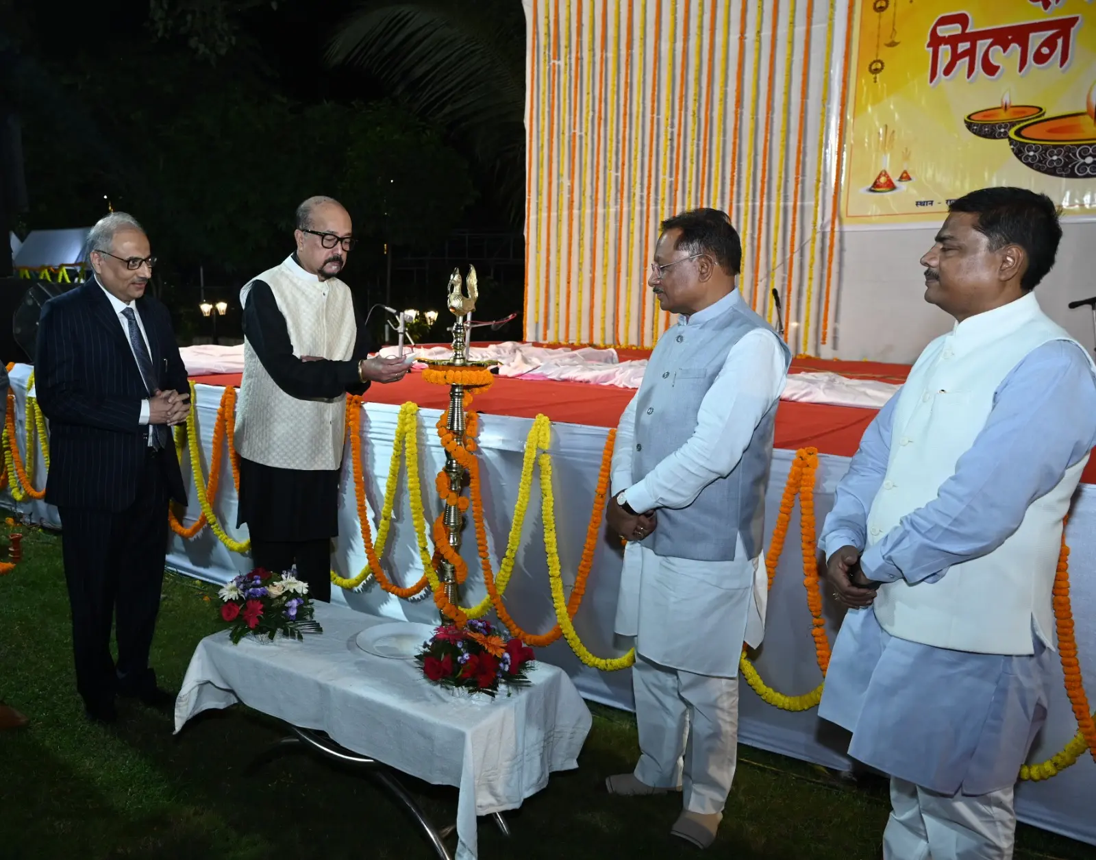 राजभवन में भव्य दीपावली मिलन: CM साय, चीफ जस्टिस और उप मुख्यमंत्री समेत कई दिग्गज रहे मौजूद; राज्यपाल डेका ने दी शुभकामनाएँ 