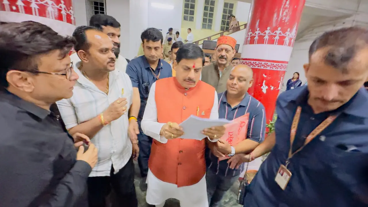  लक्ष्य जिला सिहोरा आंदोलन समिति के पदाधिकारियों की प्रदेश के मुख्यमंत्री मोहन यादव जी से कलेक्ट्रेट जबलपुर में चर्चा हुई।