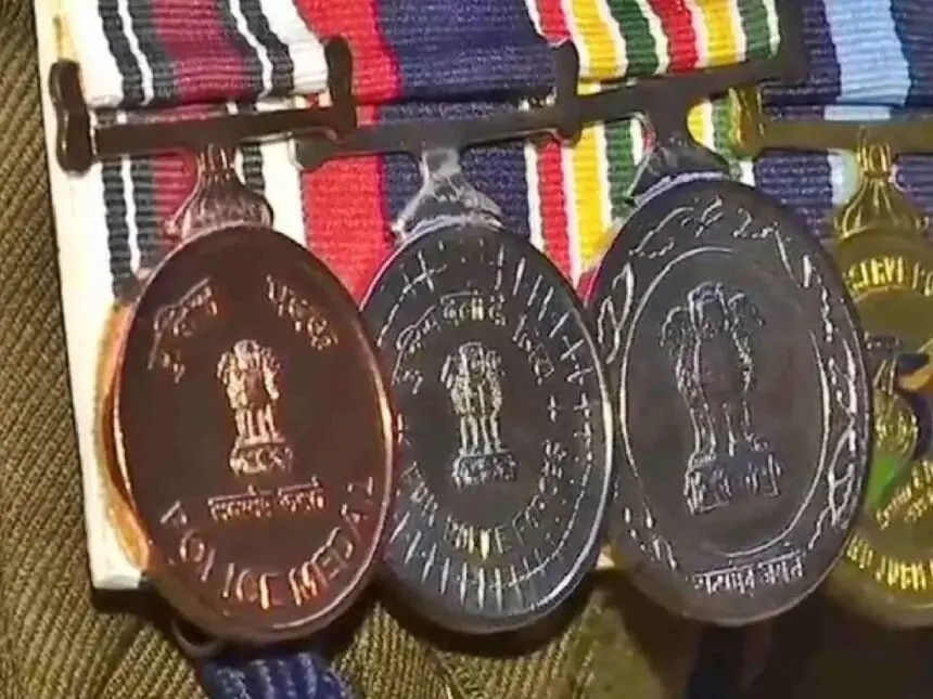 Chhattisgarh : केंद्रीय गृहमंत्री दक्षता पदक से सम्मानित हुए छत्तीसगढ़ के पुलिसकर्मी, नक्सल मोर्चे पर अदम्य साहस और रणनीति का मिला इनाम 