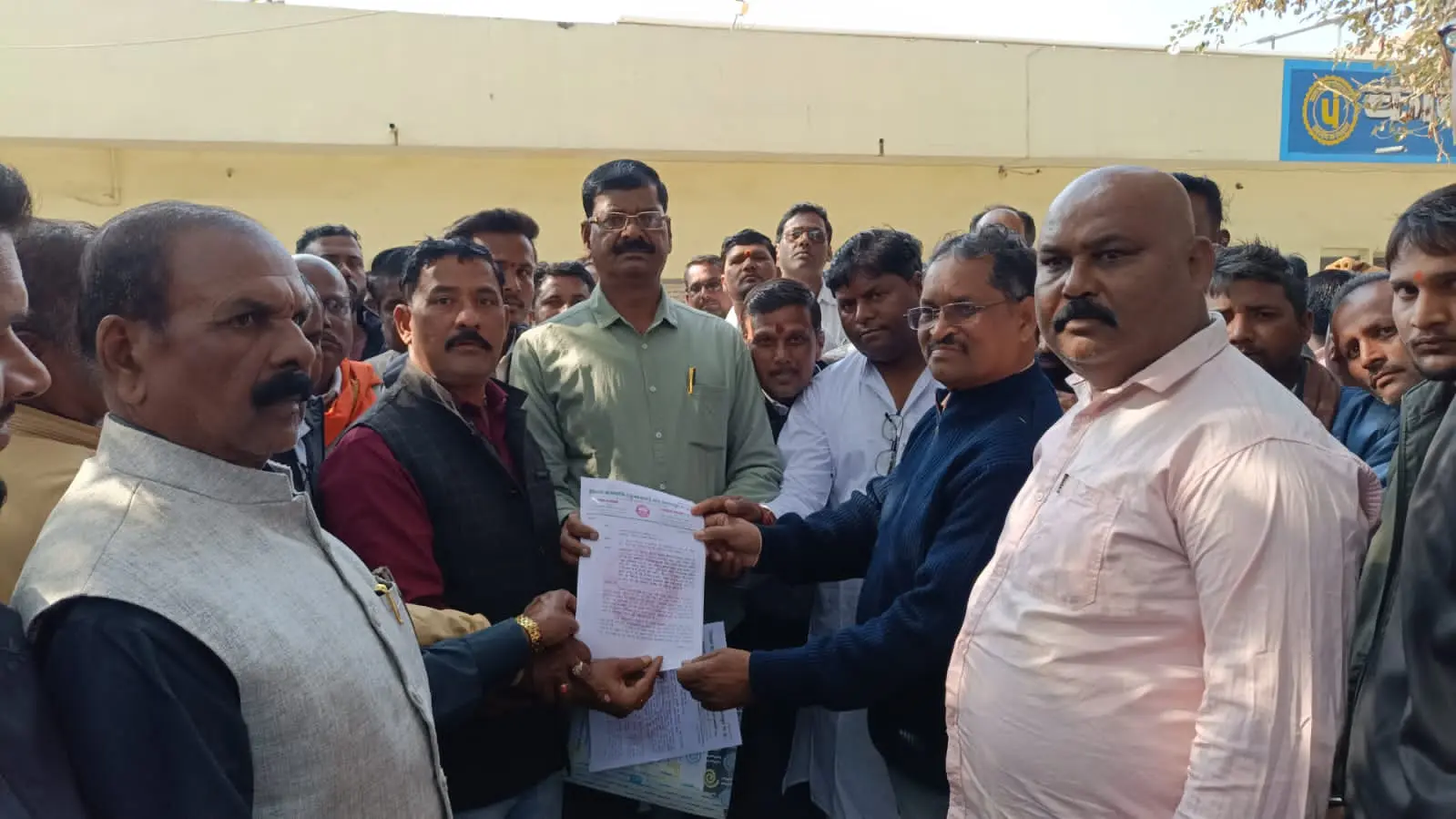 अवैध ईंट भट्टों व मिट्टी उत्खनन से कुम्हार समाज का पैतृक व्यवसाय संकट में