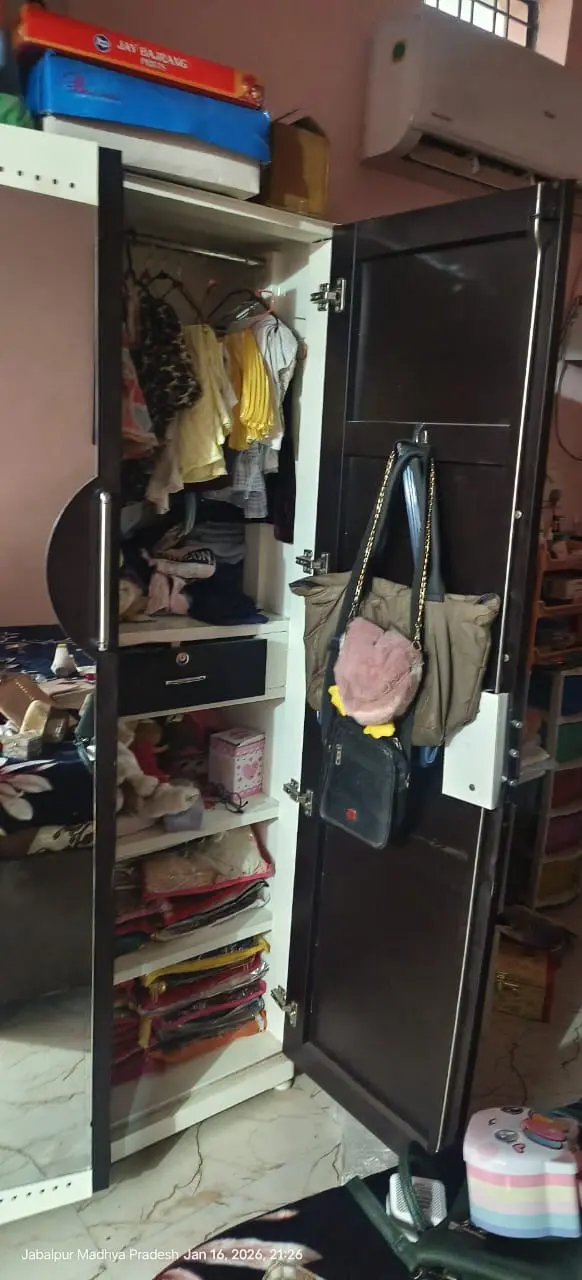 रेलवे के सीनियर सेक्शन इंजीनियर के घर चोरी, 15 तोला सोना, एक किलो चांदी ले गए चोर