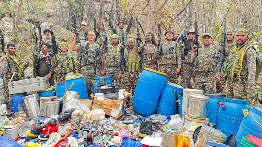 Naxal Operation: आईईडी के साथ नक्सलियों का बड़ा ठिकाना ध्वस्त, सुरक्षा बलों की बड़ी कार्रवाई