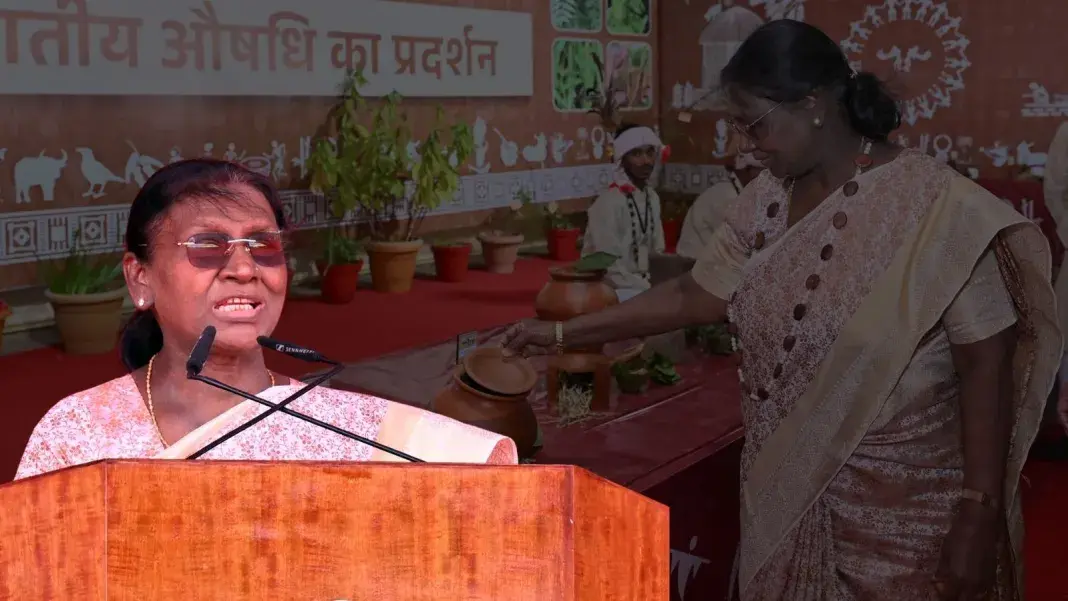 CG News : जनजातीय परंपराओं और संस्कृति पर आधारित भव्य प्रदर्शनी का राष्ट्रपति द्रौपदी मुर्मू ने किया अवलोकन