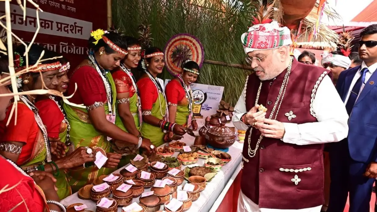 CG News : बस्तर पंडुम में दिखी आदिवासी जीवन की झलक, प्रदर्शनी देखकर मंत्रमुग्ध हुए केंद्रीय गृहमंत्री