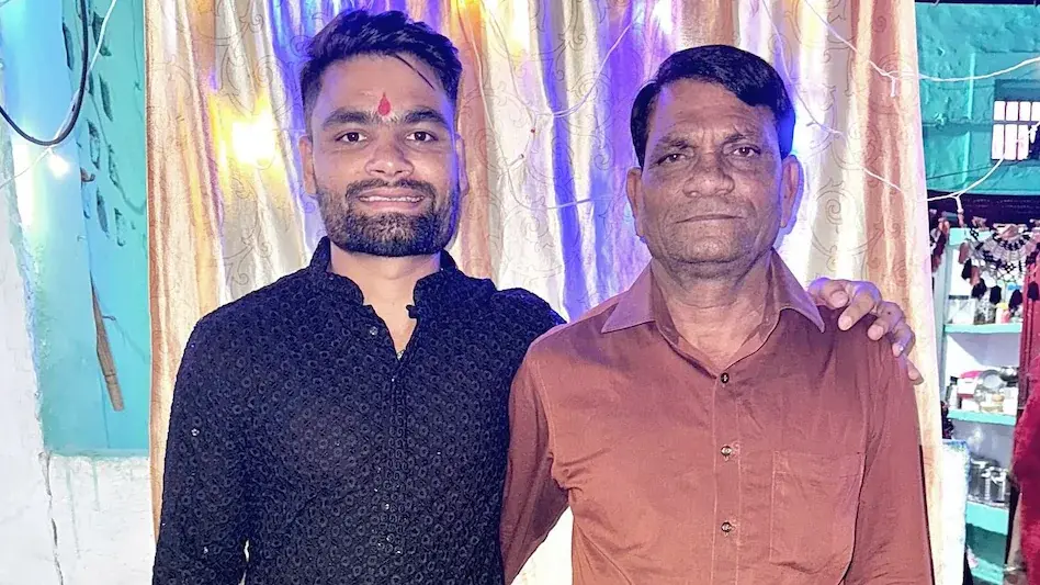 Rinku Singh Father Liver cancer: टी20 वर्ल्ड कप के बीच घर लौटे रिंकू सिंह, पिता लिवर कैंसर से वेंटिलेटर पर