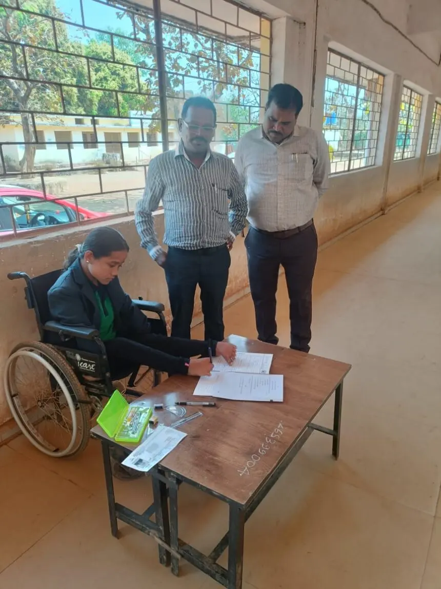 CG NEWS: हौसलों की उड़ान: बीईओ की पहल से दिव्यांग रेखा को मिला ‘राइटर’, अब लिख रही हैं सफलता की नई इबादत