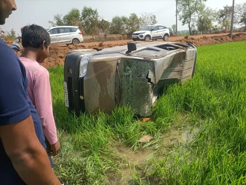 CG NEWS : कोपरा–पोखरा नवनिर्मित सड़क पर तेज रफ्तार कार पलटी, चार युवक घायल, एक गंभीर