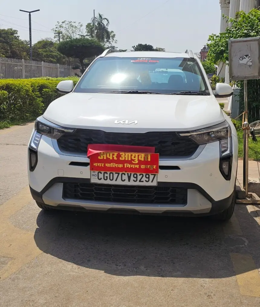 नगर निगम मुख्यालय में दिव्यांगों के रैंप जाने वाले रास्ते पर रोड़ा बने अपर आयुक्त