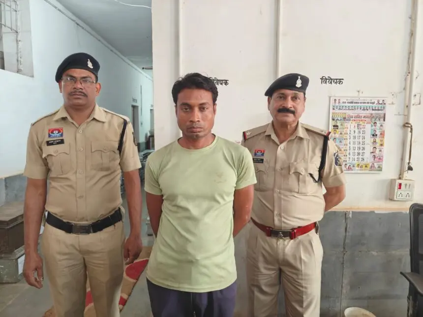 CG Crime : खेत से लौट रही महिला से बदसलूकी, आरोपी संतोष पटेल गिरफ्तार 