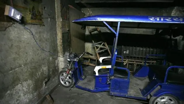 घरेलू बिजली से चार्ज हो रहे कमर्शियल ई-वाहन, नियम ताक पर—बिजली कंपनी को भारी नुकसान