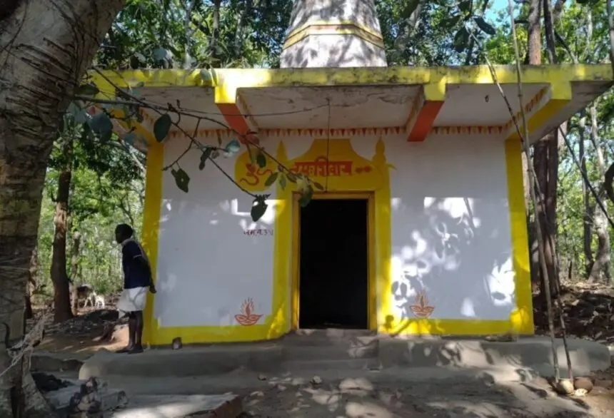 CG NEWS : प्राचीन शिव मंदिर में चोरी, भगवान को ही ले उड़े चोर