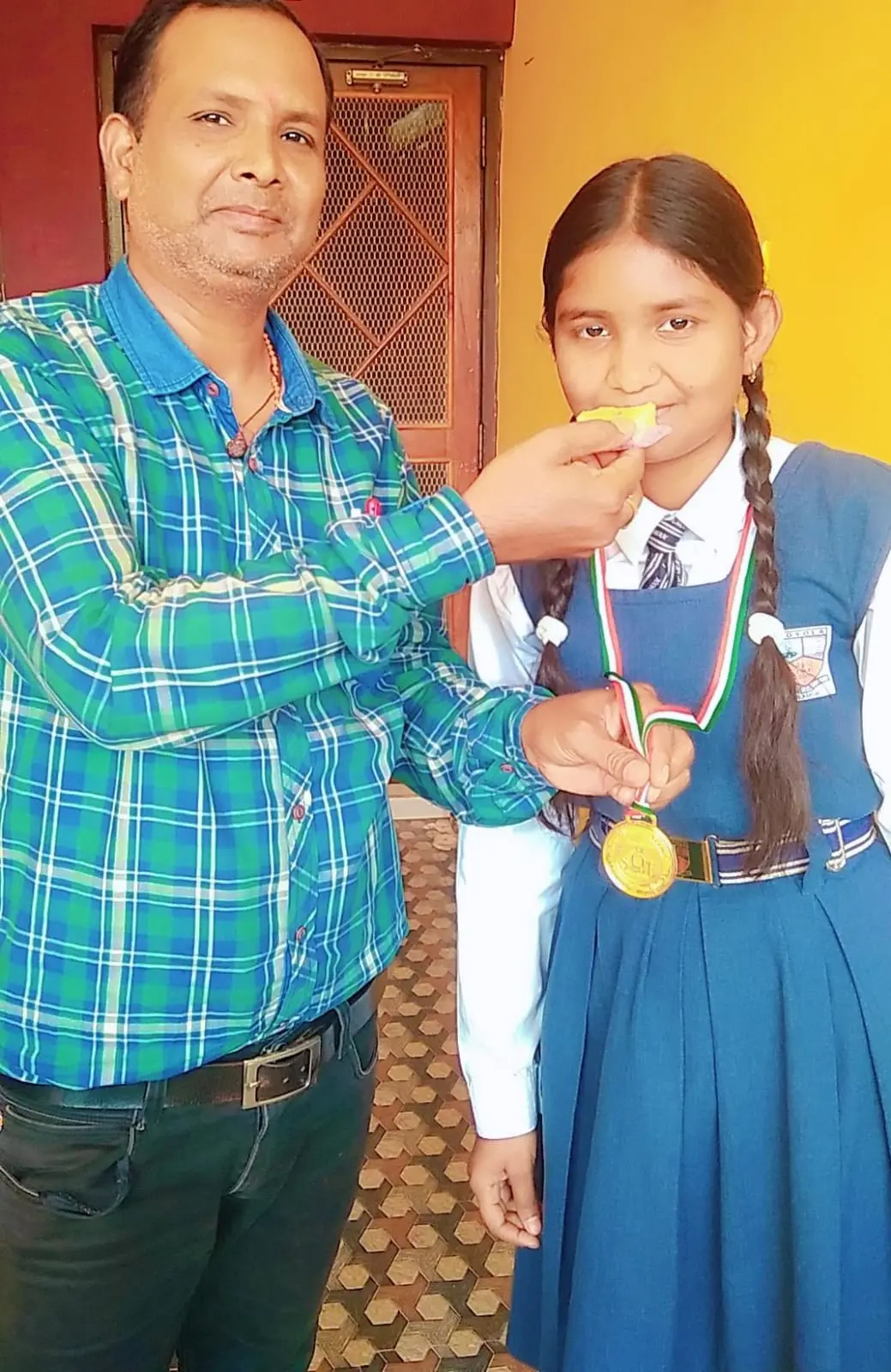 बिलासपुर की होनहार बेटी वीणा गोस्वामी ने CBSE 10वीं में गाड़ा झंडा, लोयोला स्कूल में 93% अंक लाकर किया पिता का नाम रोशन