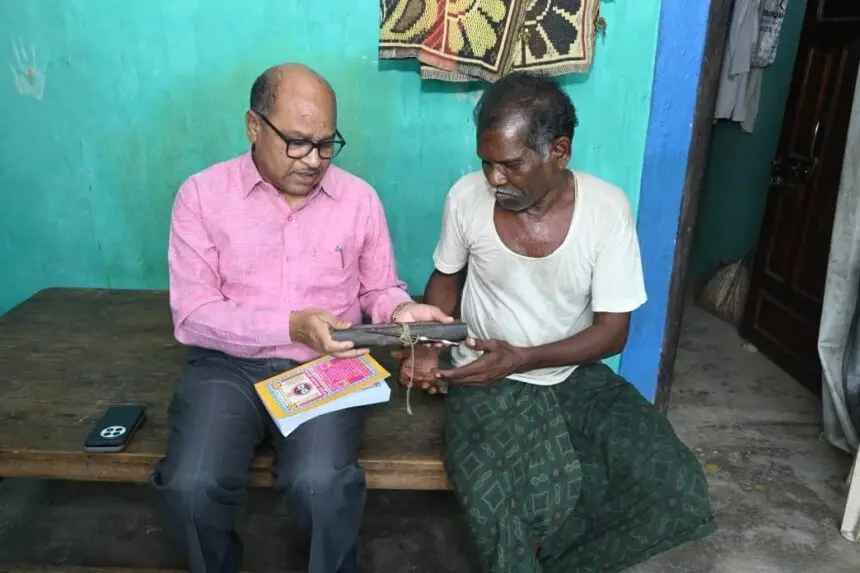 CG NEWS: सांस्कृतिक धरोहर की खोज में जुटा गरियाबंद: 100 साल पुराने तालपत्र मिले, कलेक्टर उइके ने किया निरीक्षण—ज्ञान भारतम सर्वे अभियान में नागरिकों से सहयोग की अपील