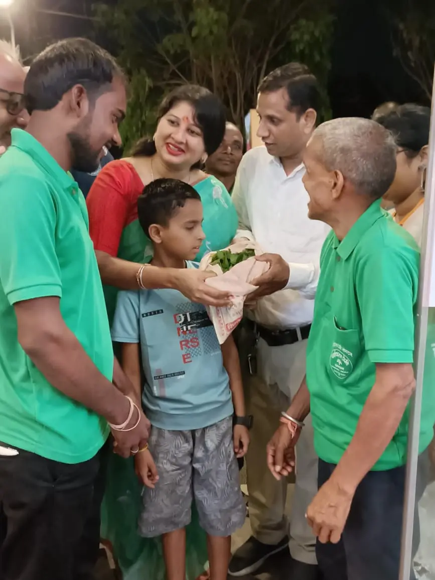 बिलासपुर के 8 साल के नन्हे अद्विक का कमाल: लगा चुके हैं 1500 से ज्यादा पेड़, बाल संरक्षण आयोग ने 'पर्यावरण प्रेमी' सम्मान से किया पुरस्कृत