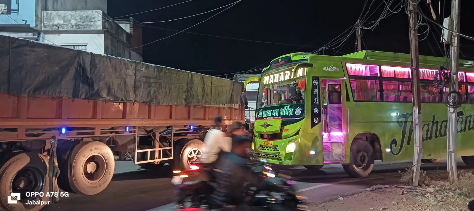 बेलगाम रफ्तार से दहशत में सिहोरा, भारी वाहनों और नाबालिग चालकों पर कार्रवाई की मांग
