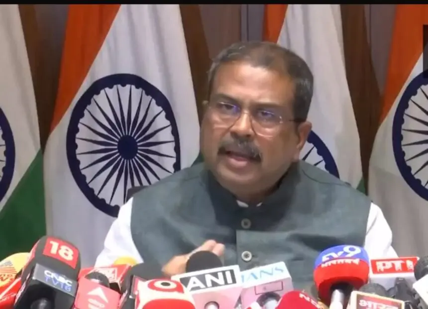 EDUCATION NEWS: केंद्रीय शिक्षा मंत्री धर्मेंद्र प्रधान का बड़ा फैसला, NEET परीक्षा में छात्रों को राहत, 15 मिनट बढ़ा समय और फीस पूरी तरह माफ