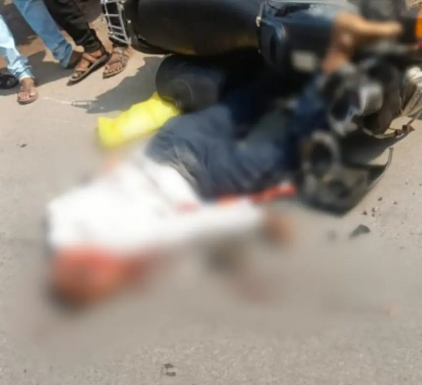 CG ACCIDENT NEWS: तेज रफ्तार ट्रेलर की चपेट में आने से 55 वर्षीय व्यक्ति की मौत, लोगों में आक्रोश