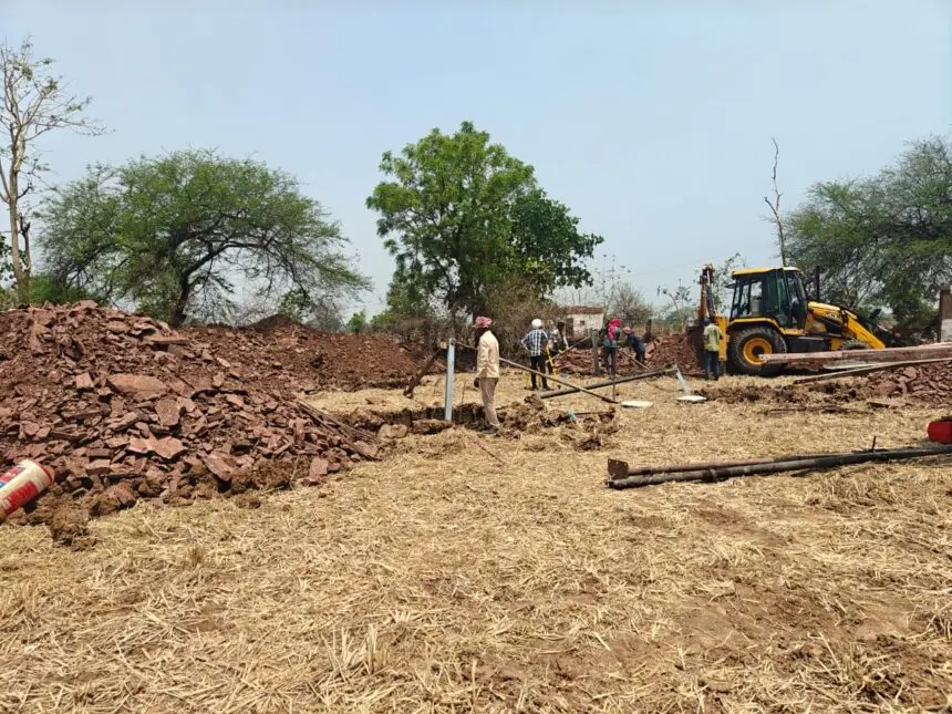 CG NEWS: बिना नोटिस खेत में हाईटेंशन टावर लगाने का विरोध, किसान ने जताई भारी नाराजगी