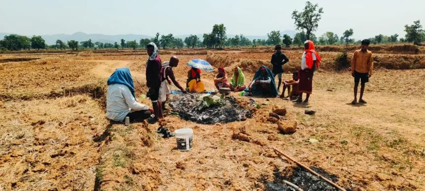 CG NEWS: श्मशान घाट की जमीन पर कब्जे का आरोप, ग्रामीणों ने एसडीएम कार्यालय पहुंच लगाई गुहार