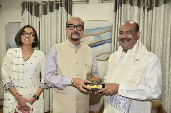 CG NEWS: राज्यपाल श्री रमेन डेका ने किया लोकसभा अध्यक्ष श्री बिड़ला का आत्मीय स्वागत