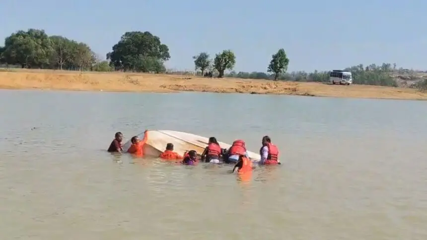 CG NEWS: छत्तीसगढ़ में बड़ा जल हादसा: बांध में पलटी 9 लोगों से भरी नाव, 6 ने बचाई जान, 3 ग्रामीणों की तलाश जारी
