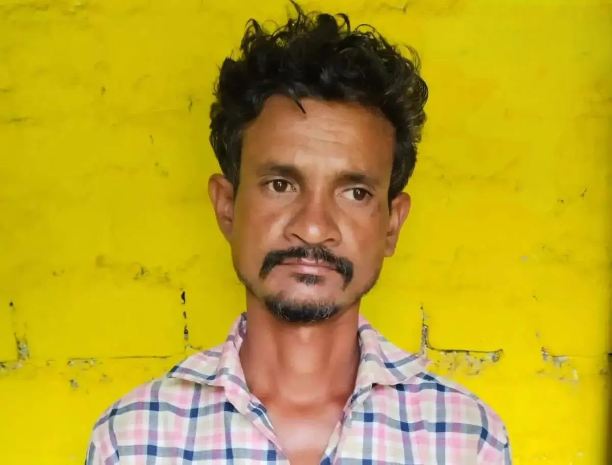 CG CRIME NEWS: मध्यप्रदेश से आया प्रेमी, पत्नी के सामने पति ने कुल्हाड़ी से उतारा मौत के घाट, आरोपी गिरफ्तार