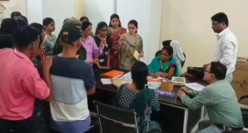 CG NEWS : स्वामी आत्मानंद स्कूल में पालकों का हंगामा, अवसर परीक्षा में भी आधे से ज्यादा छात्रों के फेल होने पर जताया विरोध, दोबारा परीक्षा की मांग पर अड़े