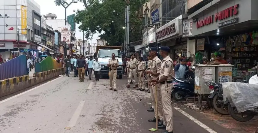 RAIPUR NEWS: सड़क पर कब्जा करने वालों पर सख्त कार्रवाई, मालवीय रोड और शास्त्री बाजार में चला अभियान