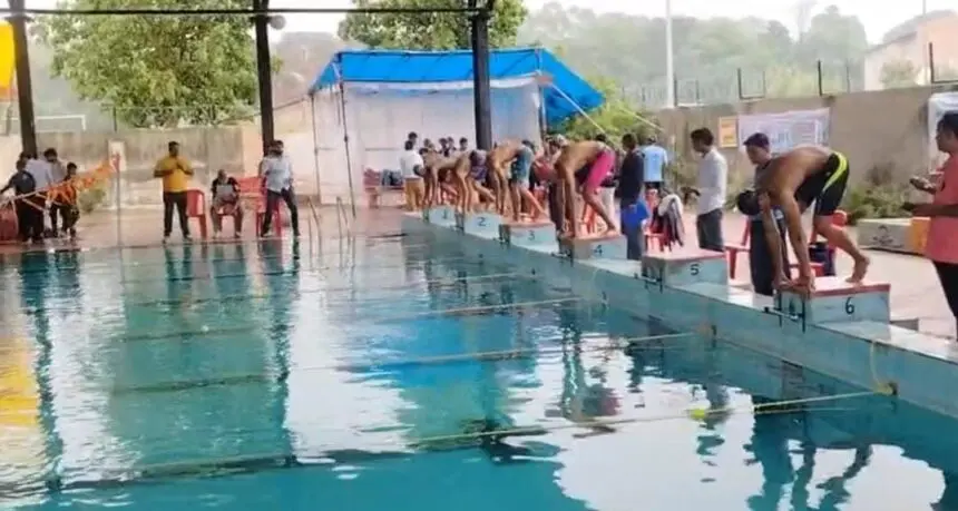 swimming competition: 16वीं राज्य स्तरीय जूनियर व सब-जूनियर तैराकी प्रतियोगिता शुरू, 250 से अधिक खिलाड़ियों ने लिया हिस्सा