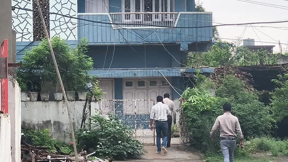 देर रात बड़े कारोबारी के ठिकानों पर ED और आयकर विभाग की दबिश, दस्तावेजों और वित्तीय लेनदेन की जांच जारी