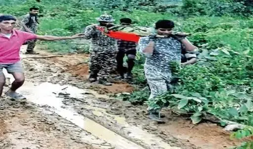 CG NEWS: उफनते नाले और घने जंगल पार कर ITBP जवानों ने गर्भवती को पहुंचाया अस्पताल, बचाई दो जिंदगियां