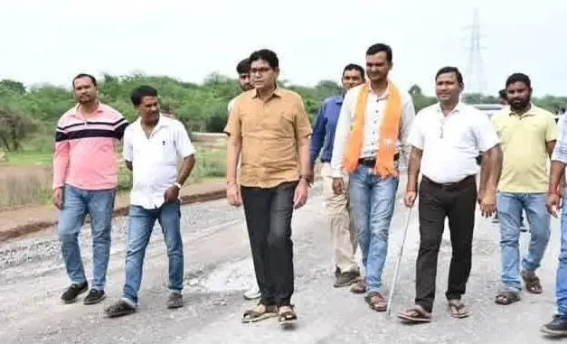 पड़कीड़ीह–रावन–हिरमी मार्ग निर्माण कार्य का मंत्री टंक राम वर्मा ने किया निरीक्षण
