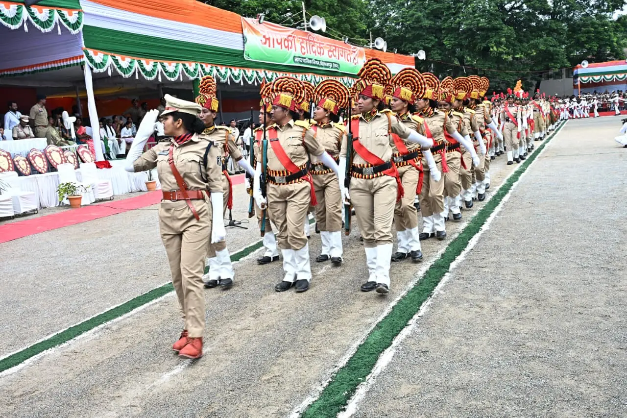 गरिमामय माहौल में मनाया गया 80 वां स्वतंत्रता दिवस समारोह,केंद्रीय राज्यमंत्री श्री तोखन साहू ने किया ध्वजारोहण