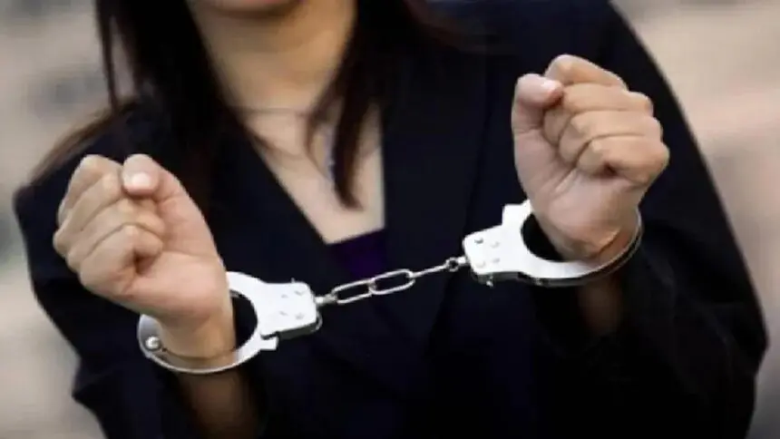 Crime News: पड़ोसन पर डाला उबलता पानी, फिर कमरे में बनाया बंधक! महिला आरोपी गिरफ्तार