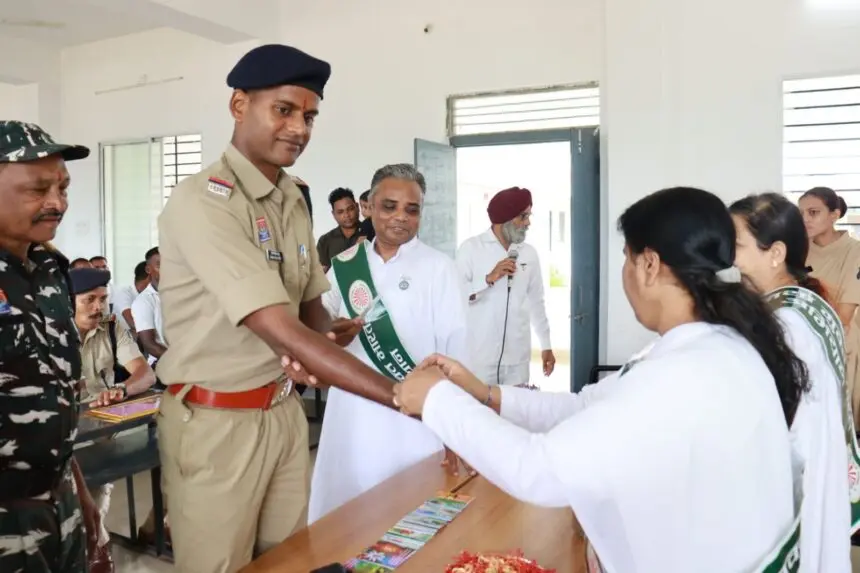 पुलिस लाइन में रक्षाबंधन: ब्रह्माकुमारी बहनों ने जवानों को बांधी राखी, नशामुक्ति का लिया संकल्प