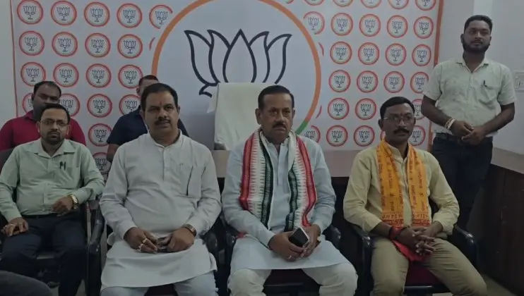 CG NEWS: जिला भाजपा कार्यालय में सुनी गई 137वीं ‘मन की बात’, कार्यक्रम के दौरान प्रधानमंत्री ने देशवासियों को स्वच्छता के प्रति जागरूक रहने का संदेश