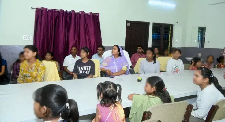 मंत्री लक्ष्मी राजवाड़े ने बालिका गृह की बेटियों के साथ सुनी ‘मन की बात’