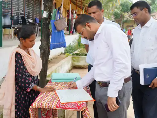 पोलमपल्ली पोटाकेबिन पहुंचकर कलेक्टर अमित कुमार ने लिया जायजा